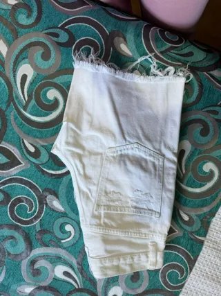 Pantalón corto Bershka blanco