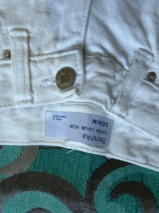Pantalón corto Bershka blanco