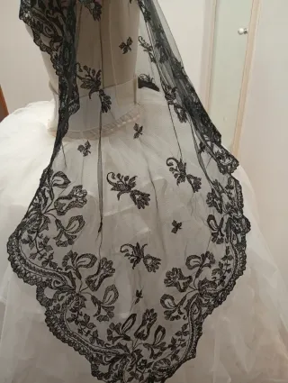 Mantilla media luna fallera