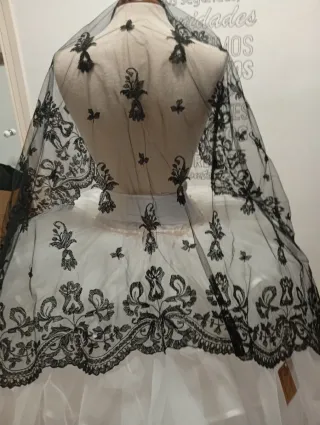 Mantilla media luna fallera