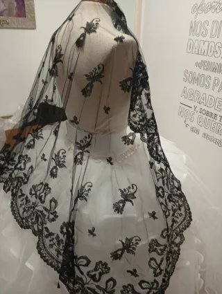 Mantilla media luna fallera