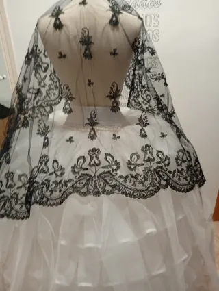 Mantilla media luna fallera
