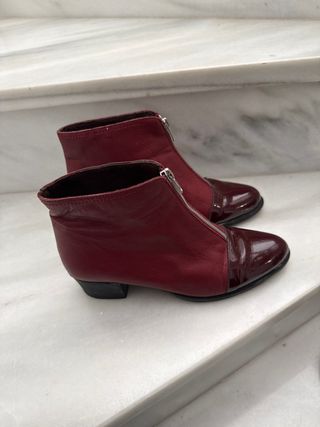 Botas de piel burdeos con cremallera
