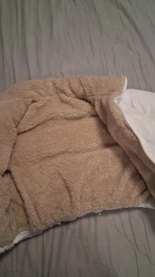 Chaqueta reversible blanca y beige