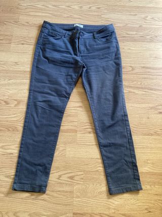 Pantalón gris oscuro