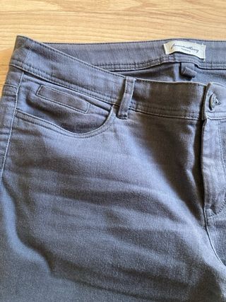 Pantalón gris oscuro