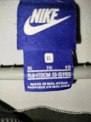 Chaqueta deportiva Nike gris