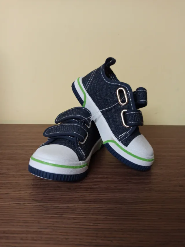 Zapatos deportivos niño Talla 22