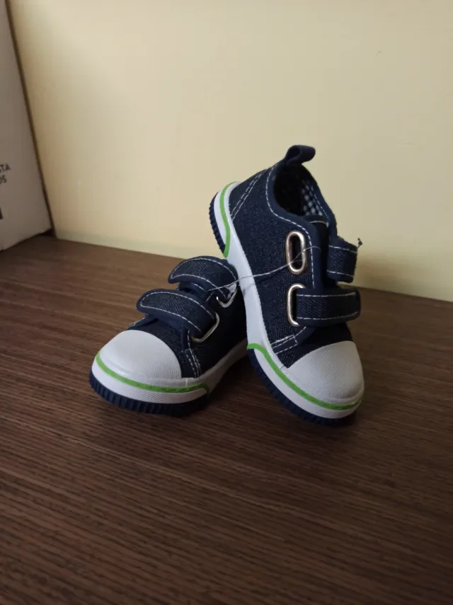 Zapatos deportivos niño Talla 22