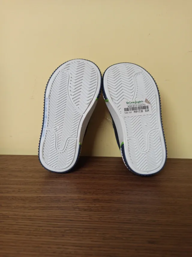 Zapatos deportivos niño Talla 22