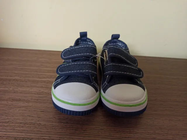 Zapatos deportivos niño Talla 22