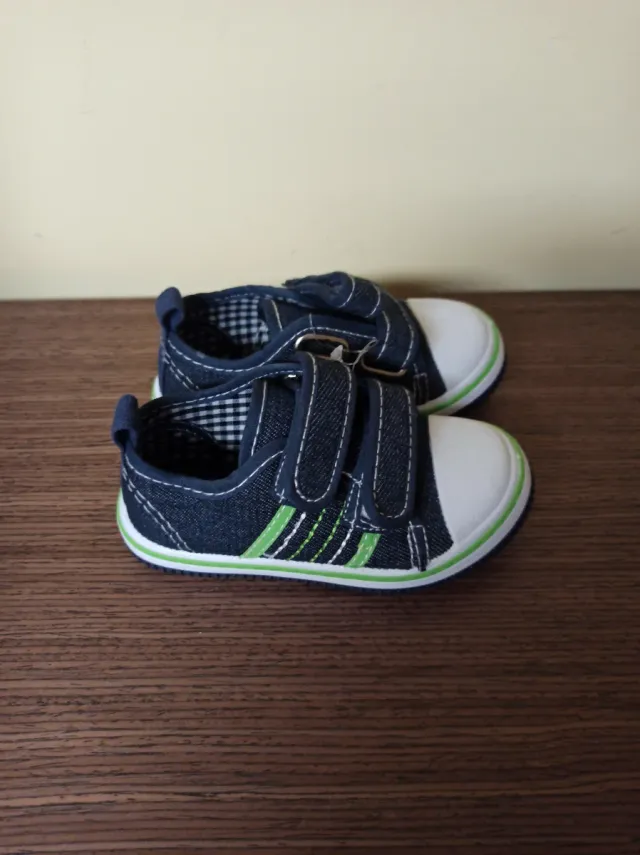 Zapatos deportivos niño Talla 22