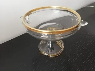 Centro de cristal vintage con borde dorado