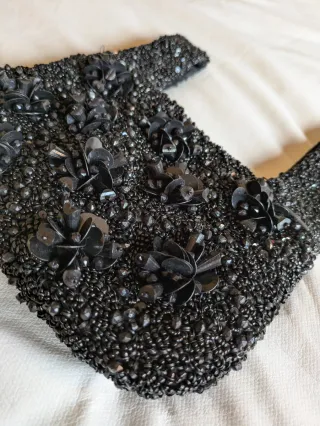 Bolso Zara negro con pedrería