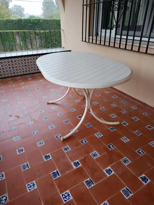 Mesa ovalada exterior