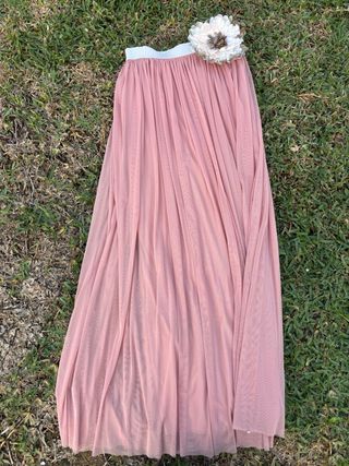 Falda tul rosa con flor