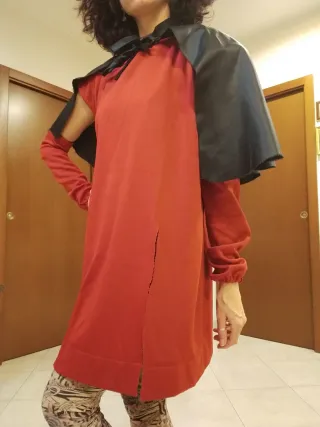 Miniabito maglina con manicotti e mantellina