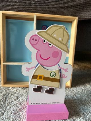 Puzzle Peppa Pig con Ropa y Accesorios imantados