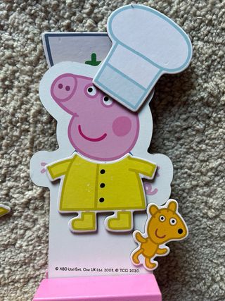 Puzzle Peppa Pig con Ropa y Accesorios imantados