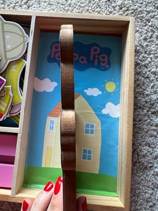 Puzzle Peppa Pig con Ropa y Accesorios imantados