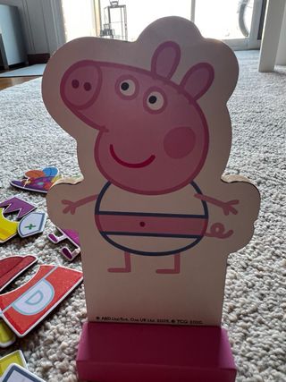 Puzzle Peppa Pig con Ropa y Accesorios imantados