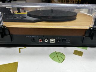 Tocadiscos ION Max LP con altavoces