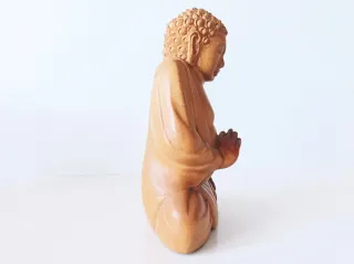 Budda intagliato in legno di faggio