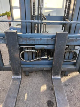 Carretilla toro  elevadora Nissan