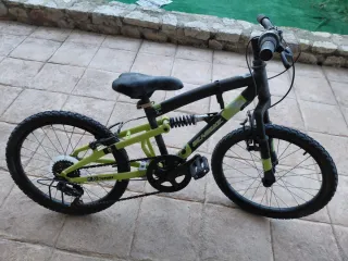 Bicicleta juvenil con suspensión