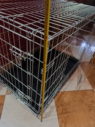 Jaula metálica para perros.