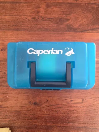 Caja de pesca Caperlan azul.