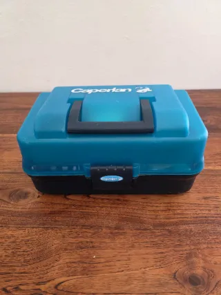 Caja de pesca Caperlan azul.