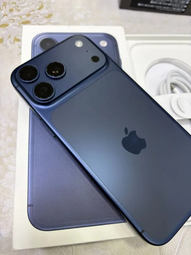 iPhone 17 Pro Max 256GB Blu Batteria 100%