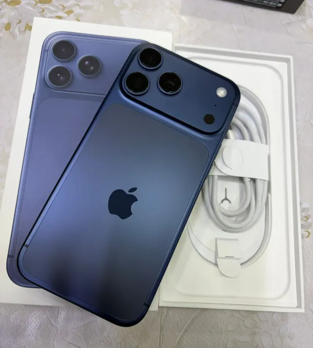 iPhone 17 Pro Max 256GB Blu Batteria 100%