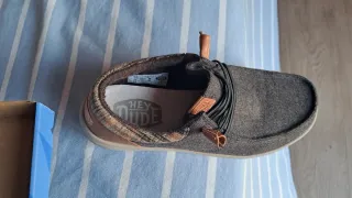 Zapatos Hey Dude Marrón y Gris