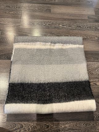 Maxi bufanda Stradivarius rayas grises y negras