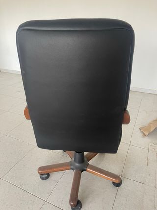Silla de despacho piel y madera