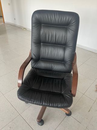Silla de despacho piel y madera
