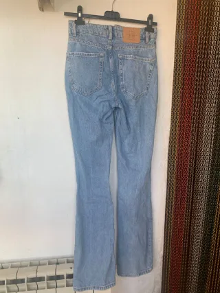 Tejanos azules acampanados