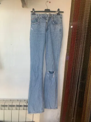 Tejanos azules acampanados