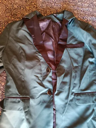 Traje de niño verde