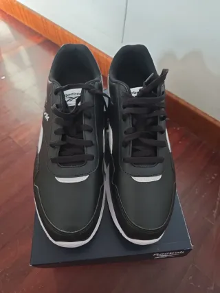 Deportivas Reebok Negras y Blancas
