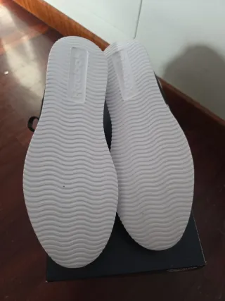 Deportivas Reebok Negras y Blancas