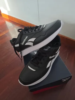 Deportivas Reebok Negras y Blancas