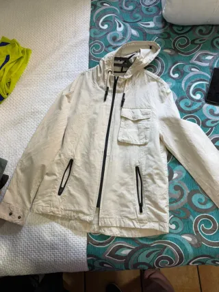 Chaqueta cortavientos hombre beige