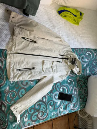 Chaqueta cortavientos hombre beige