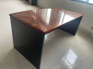 Mesa de despacho de madera maciza