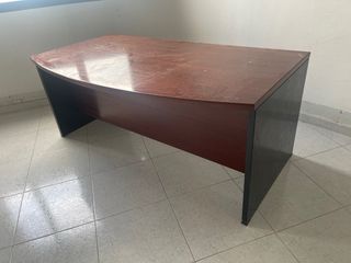 Mesa de despacho de madera maciza