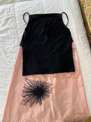 Falda DKNY y Top Pennyblack