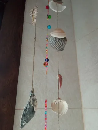 Colgante artesanal conchas y abalorios